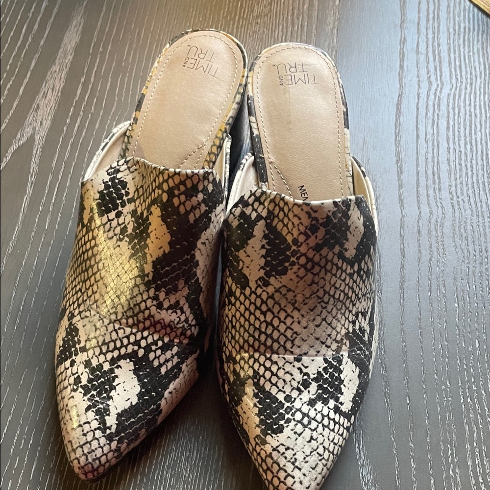 Time and Tru Women's Black and Cream Snake Pattern Mules- donating 9/4